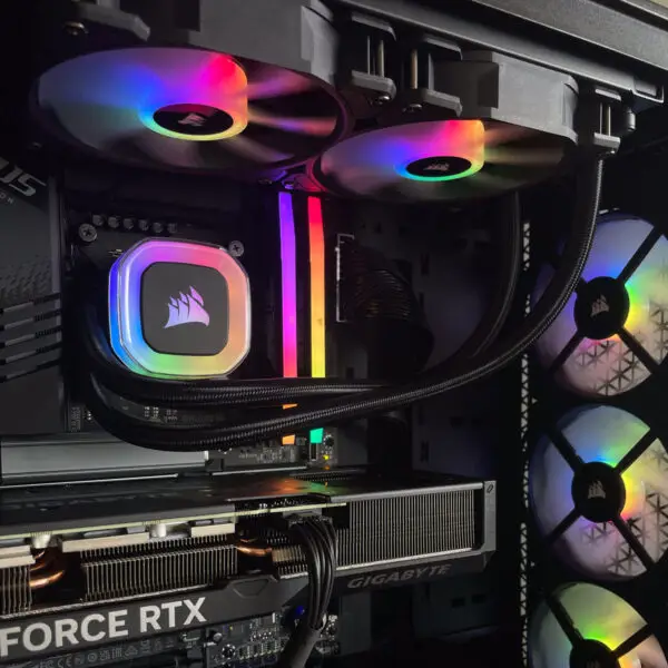 Système de refroidissement Corsair RGB et carte graphique RTX 4070 Super dans le PC Galactic Guardian.